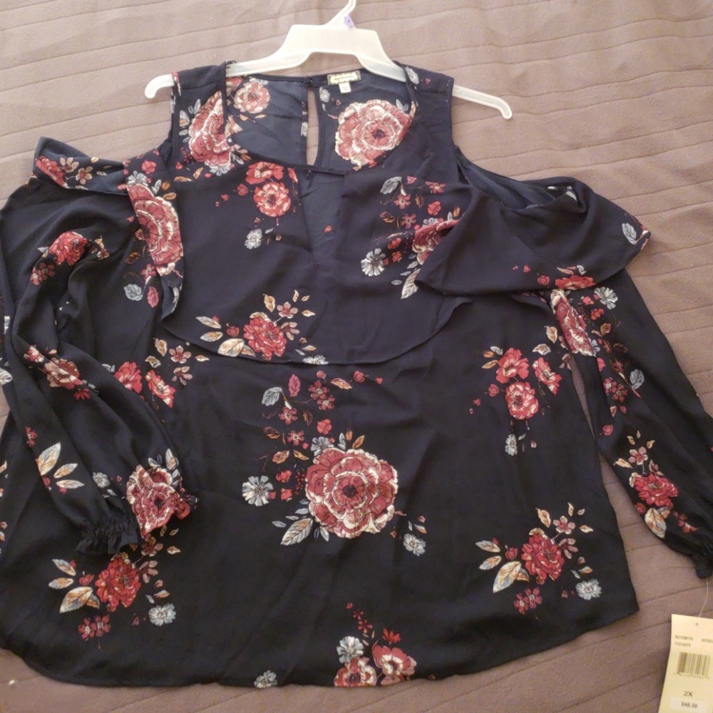 Open-shoulder Dark Blue and Dusty Rose Print Top